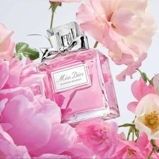 Nước hoa miss dior blooming bouquet với mùi hương đặc trưng của hoa mẫu đơn hồng