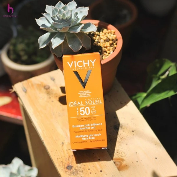 kem chống nắng không chứa cồn Vichy Ideal Soleil Mattifying Face Fluid Dry Touch SPF50+ da dầu/da hỗn hợp