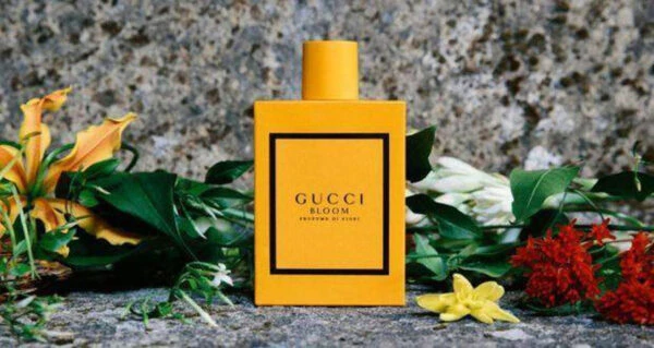Mùi hương cực kỳ nịnh mũi mang lại vẻ nữ tính khi dùng nươc hoa Gucci Bloom vàng