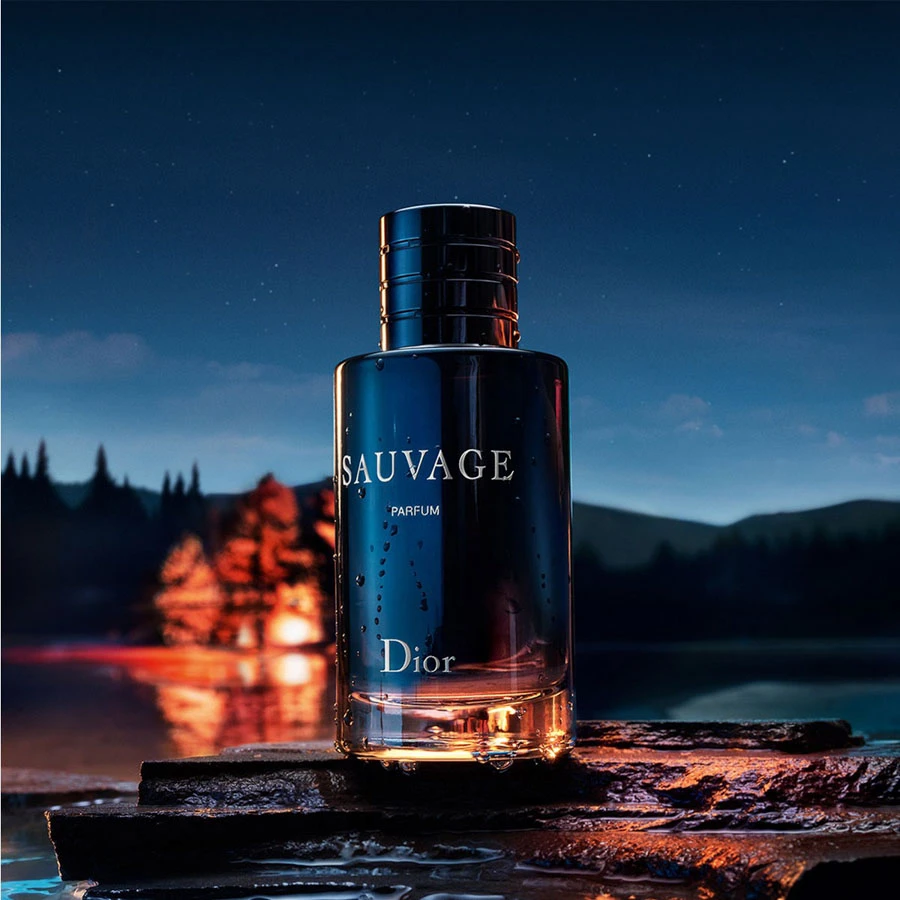 Thiết kế đơn giản và mạnh mẽ của nước hoa dior sauvage parfum