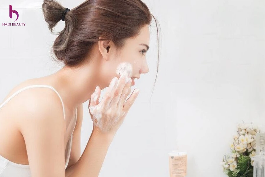 Nhớ rửa mặt thật kỹ trước khi sử dụng kem trị thâm mụn