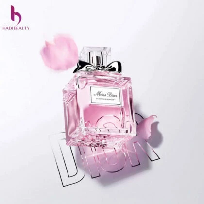 Thiết kế nhỏ nhắn xinh xắn của Miss Dior Blooming Bouquet EDT