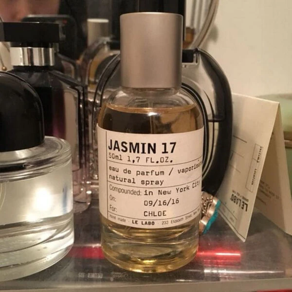 vỏ chai đơn giản nhưng vẫn hấp dẫn Jasmin 17