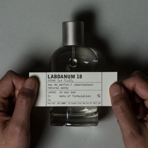 Labo Labdanum 18 sỡ vỏ chai thủy tinh đơn giản đến bất ngờ