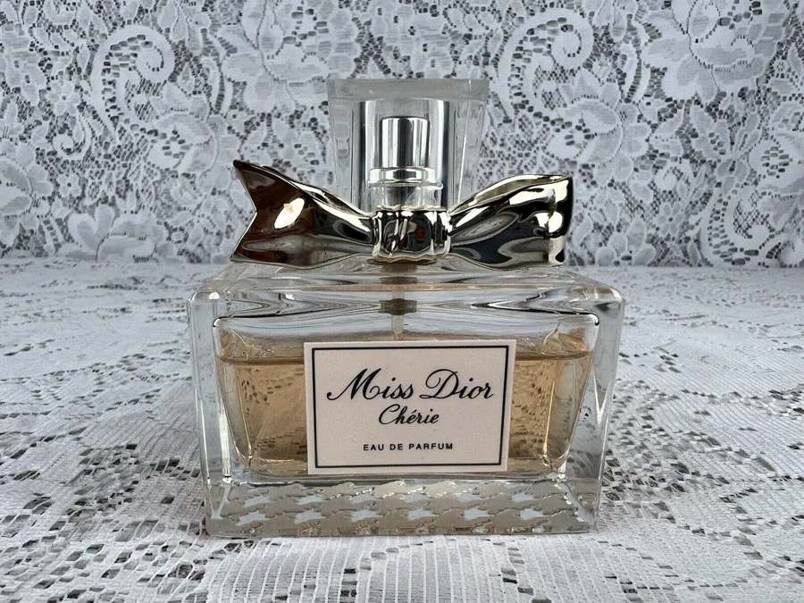 Mùi hương cổ điển của Miss Dior Cherie trong các dòng nước hoa Dior