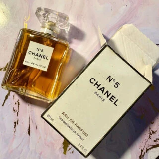 Thiết kế chai Chanel No.5 Eau De Parfum hiện đại