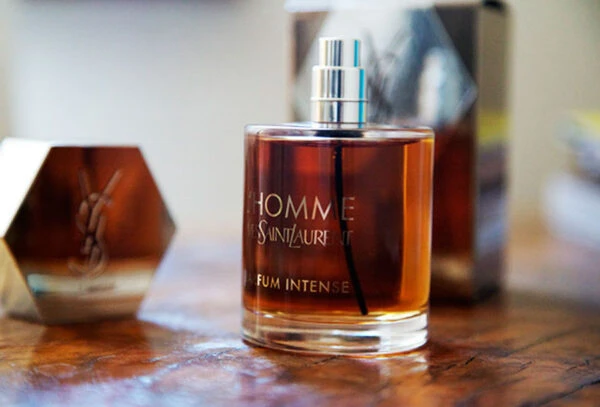 Thiết kế chai Yves Saint Laurent L'homme Parfum Intense độc đáo