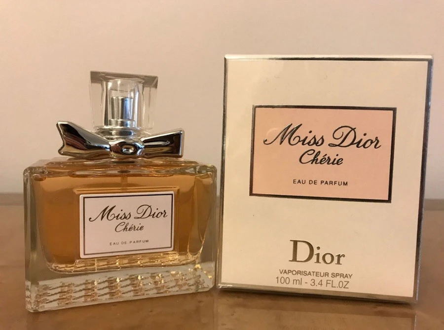 Nước hoa Cherie giữ nguyên bản thiết kế của dòng nước hoa Dior nữ