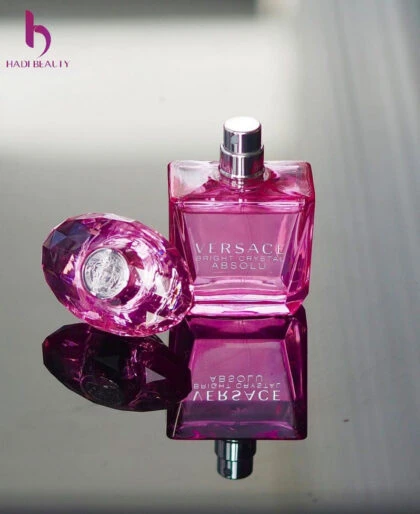 Versace Bright Crystal Absolu với hương hoa sen ngọt ngào