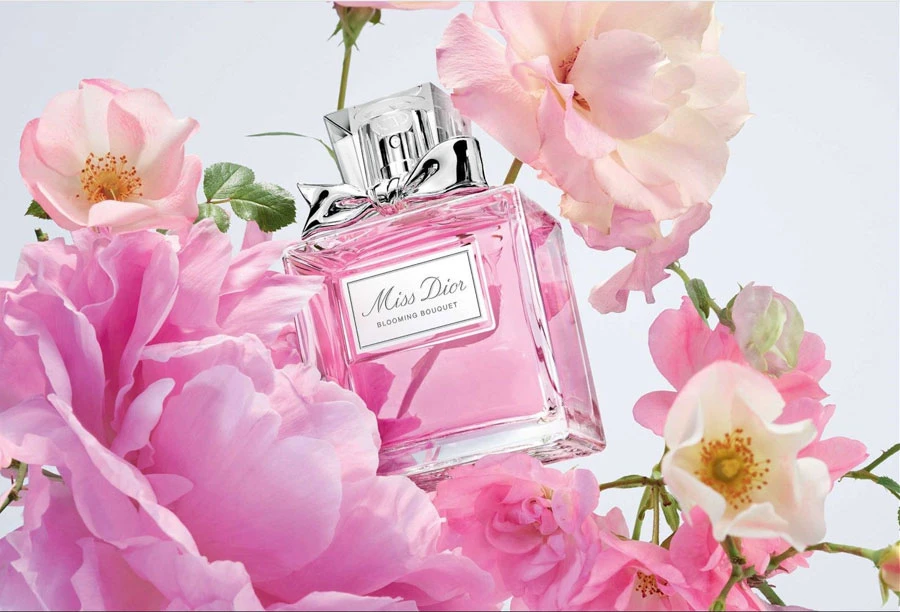 Sự hòa quyện giữa các mùi hương bên trong nước hoa miss dior blooming bouquet 50ml
